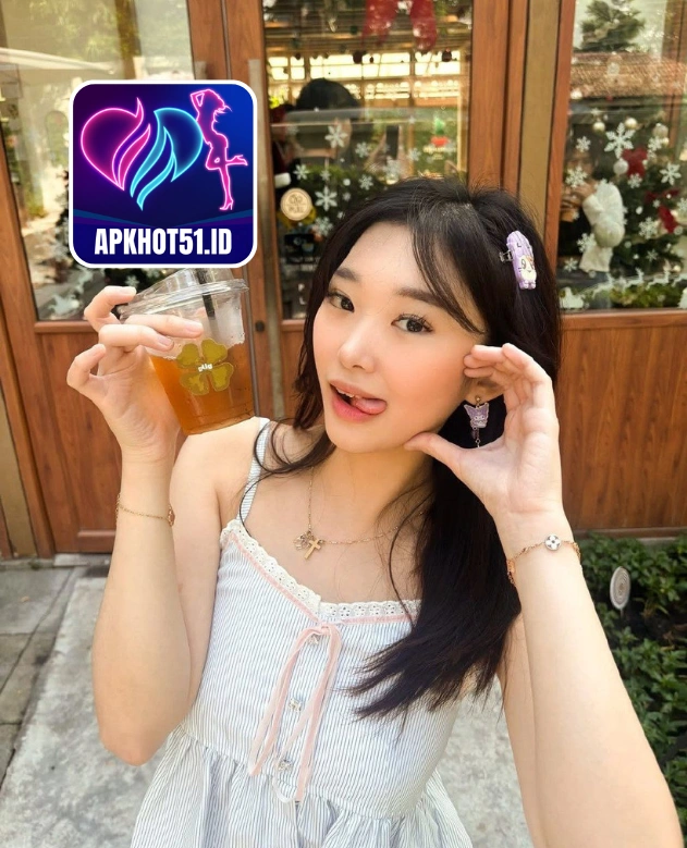 Emily Johnson-APKHOT51.ID