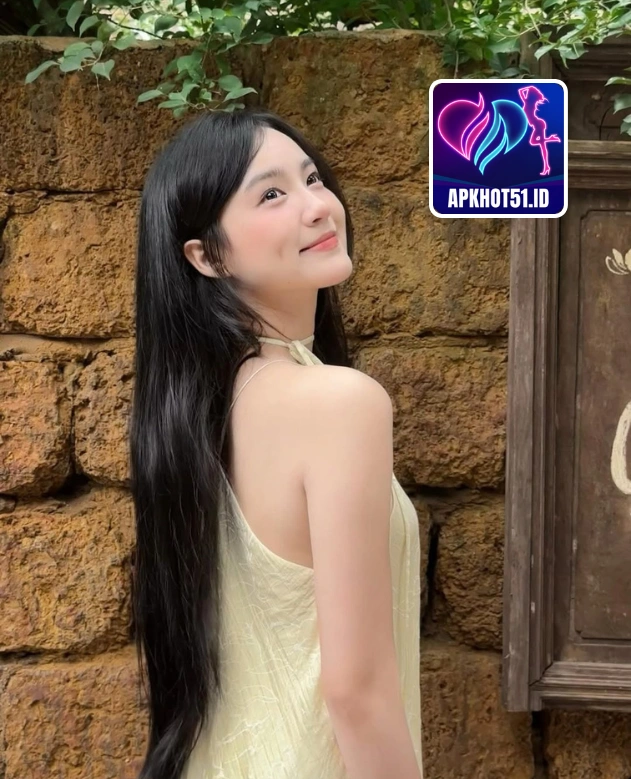 Emily Anderson APKHOT51.ID